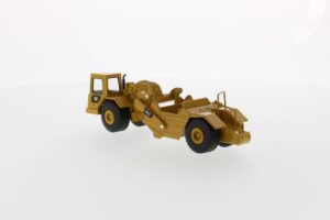 1:64 Cat 611 Wheel Tractor Scraper