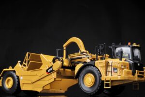 1:50 Scale Cat 621K Scraper & Cat No. 70 Scraper with D7 Track-Type Tractor