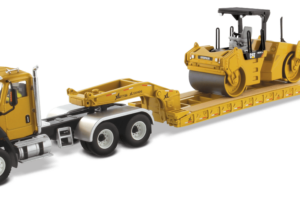 CT660 Day Cab con remolque XL Lowboy y compactador CB-534D